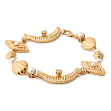 Indlæs billede til gallerivisning sea shell moon eye pearl diamond smykke smykker ocean deep water blue gold pearls swarovski spiral bracelet guld armbånd guldarmbånd perlearmbånd swarovskiarmbånd beach strand danish design nordic design scandinavian design