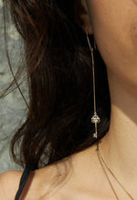 Load image into Gallery viewer, Kinz Key Gold Chain Earring
