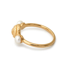 Load image into Gallery viewer, perle perler pearls pearl ring ringe rings gold guld spiral ocean deep sea beach strand water blue shell seashell crystal
